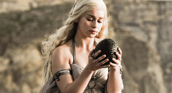 daenerys holding a black egg